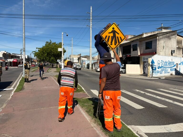 SMTT realiza ação educativa para reforçar respeito às faixas de pedestres no Gasoduto