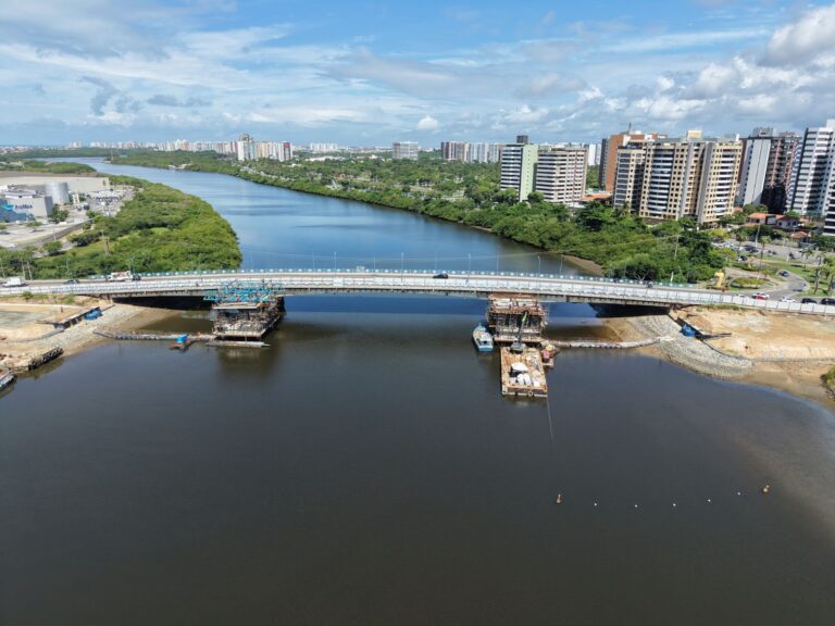 SMTT realiza ação educativa para reforçar respeito às faixas de pedestres no Gasoduto