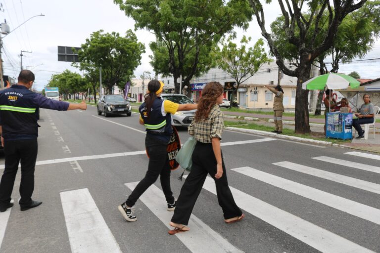 Forró na Faixa: SMTT dá continuidade às ações educativas sobre travessia segura na avenida Gasoduto