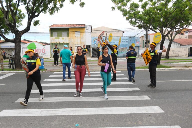 Forró na Faixa: SMTT dá continuidade às ações educativas sobre travessia segura na avenida Gasoduto
