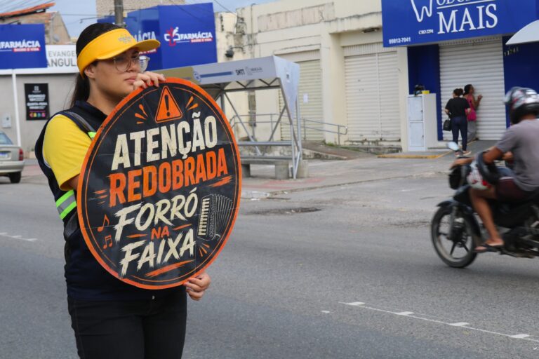 Forró na Faixa: SMTT dá continuidade às ações educativas sobre travessia segura na avenida Gasoduto