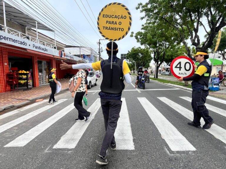 Forró na Faixa: SMTT dá continuidade às ações educativas sobre travessia segura na avenida Gasoduto