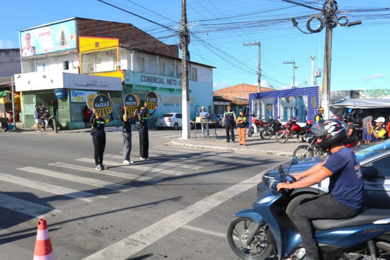 Forró na Faixa: SMTT fecha semana com ações educativas sobre travessia segura na avenida Santa Gleide