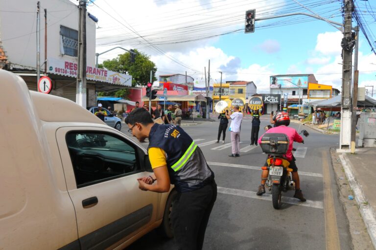 Forró na Faixa: SMTT fecha semana com ações educativas sobre travessia segura na avenida Santa Gleide