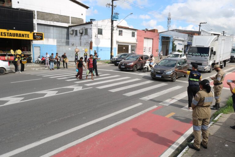 Forró na Faixa: SMTT fecha semana com ações educativas sobre travessia segura na avenida Santa Gleide
