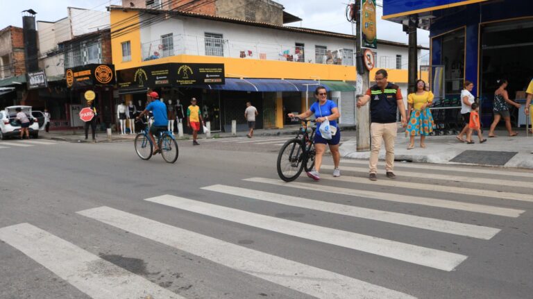 Forró na faixa: SMTT leva conscientização sobre segurança no trânsito ao bairro Santos Dumont