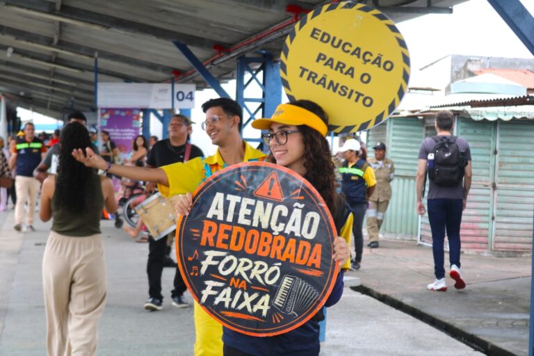 Forró na faixa: SMTT leva conscientização sobre segurança no trânsito ao bairro Santos Dumont