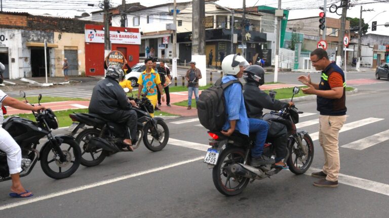 Forró na faixa: SMTT leva conscientização sobre segurança no trânsito ao bairro Santos Dumont