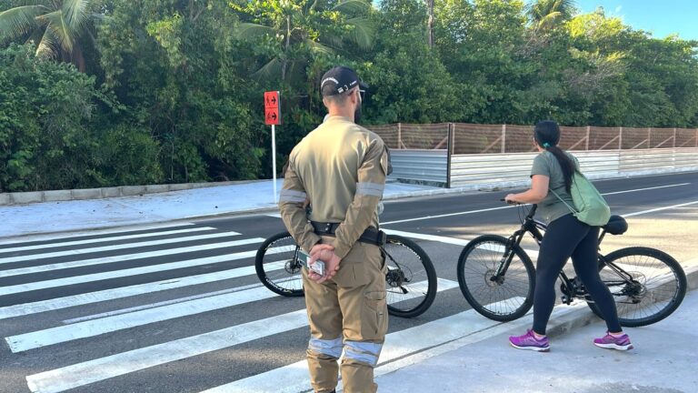 SMTT leva conscientização sobre travessia segura à avenida Beira Mar