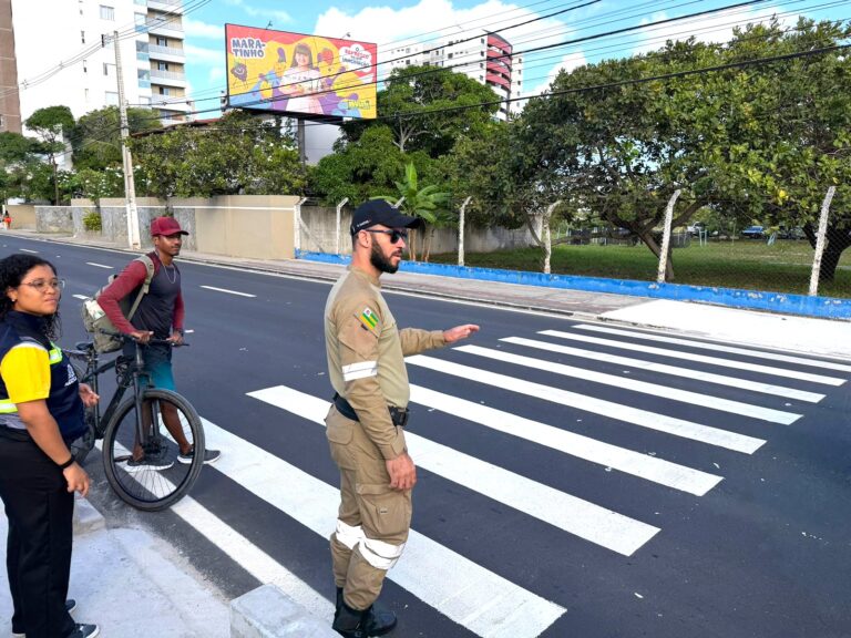 SMTT leva conscientização sobre travessia segura à avenida Beira Mar
