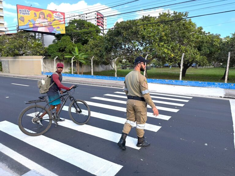 SMTT leva conscientização sobre travessia segura à avenida Beira Mar