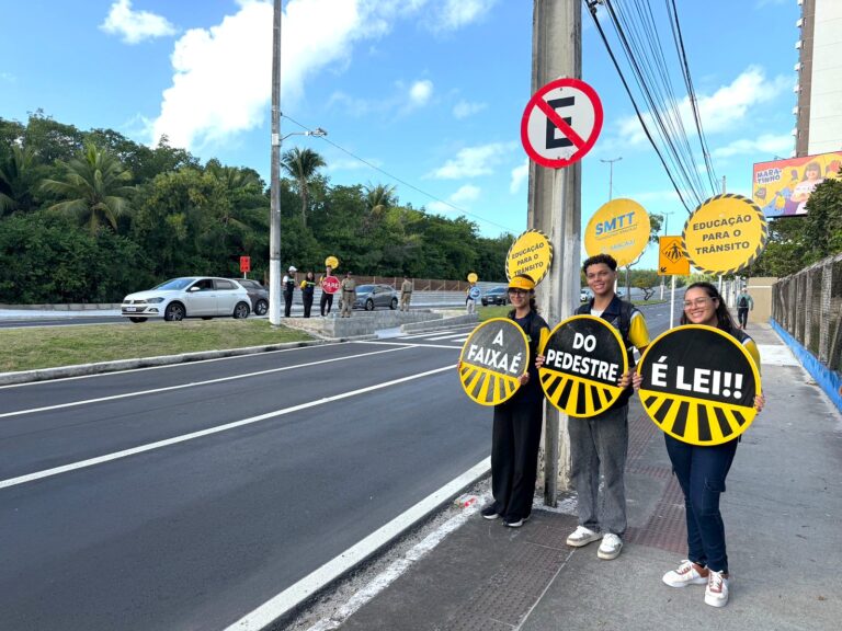 SMTT leva conscientização sobre travessia segura à avenida Beira Mar