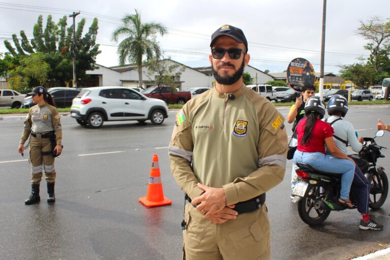 SMTT de Aracaju realiza blitz educativa em alusão ao Dia do Motociclista Transporte e Trânsito