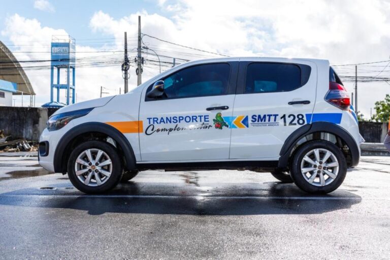 Prefeita Emília entrega autorizações e consolida vitória do transporte complementar