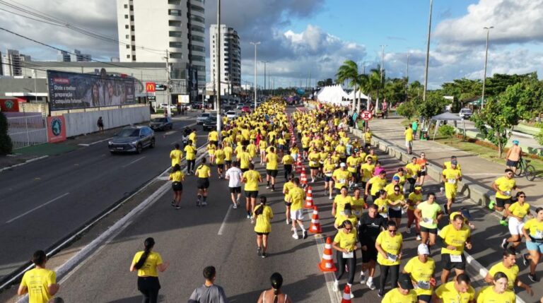 Prefeitura reúne 2 mil corredores na abertura da campanha de respeito à faixa de pedestres