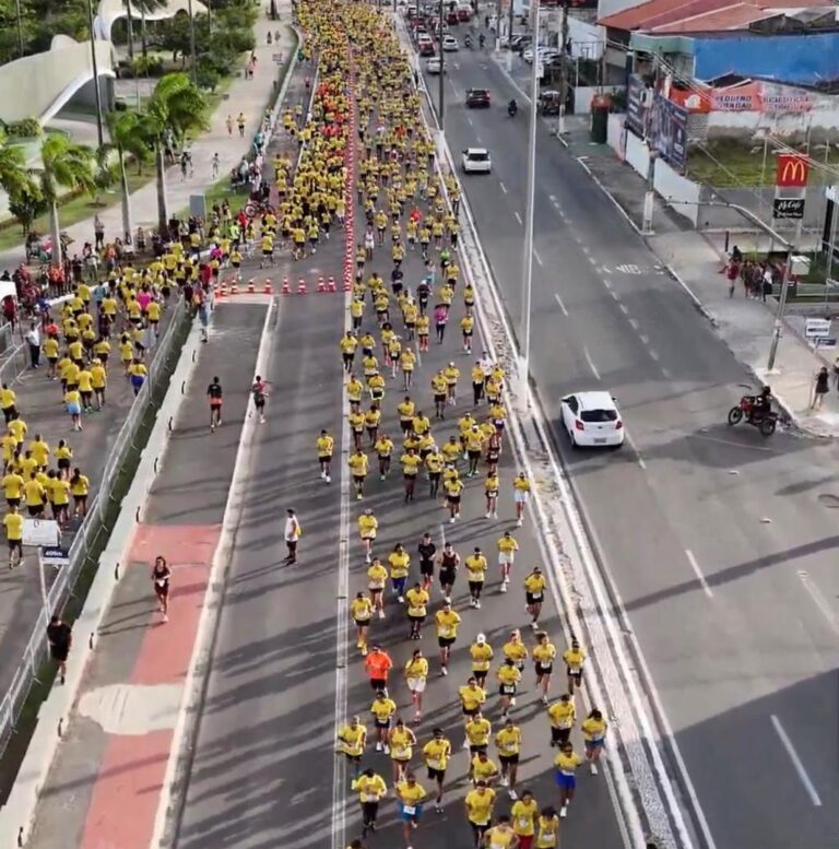 Prefeitura reúne 2 mil corredores na abertura da campanha de respeito à faixa de pedestres