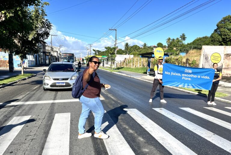 Prefeitura intensifica ações de conscientização nas faixas de pedestre da capital sergipana