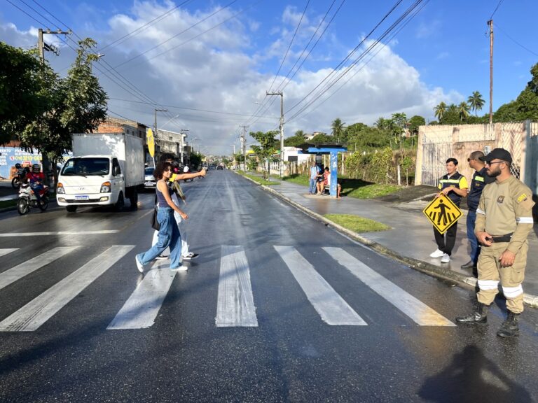 Prefeitura intensifica ações de conscientização nas faixas de pedestre da capital sergipana
