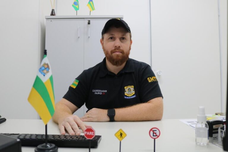 SMTT organiza trânsito durante reparo emergencial em tubulação na rua Mariano Salmeron
