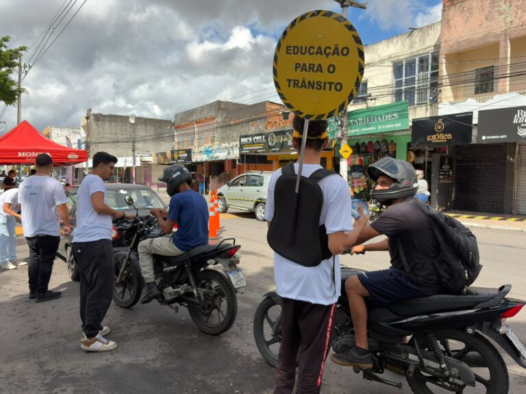 Semana Nacional de Trânsito: SMTT em Movimento promove blitz educativa no bairro Santos Dumont