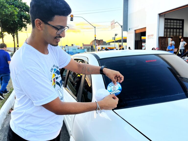 Semana Nacional de Trânsito: SMTT em Movimento leva orientação sobre segurança viária a condutores no bairro Santos Dumont