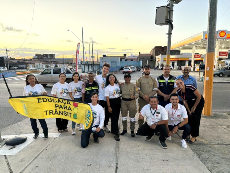 Semana Nacional de Trânsito: SMTT em Movimento leva orientação sobre segurança viária a condutores no bairro Santos Dumont