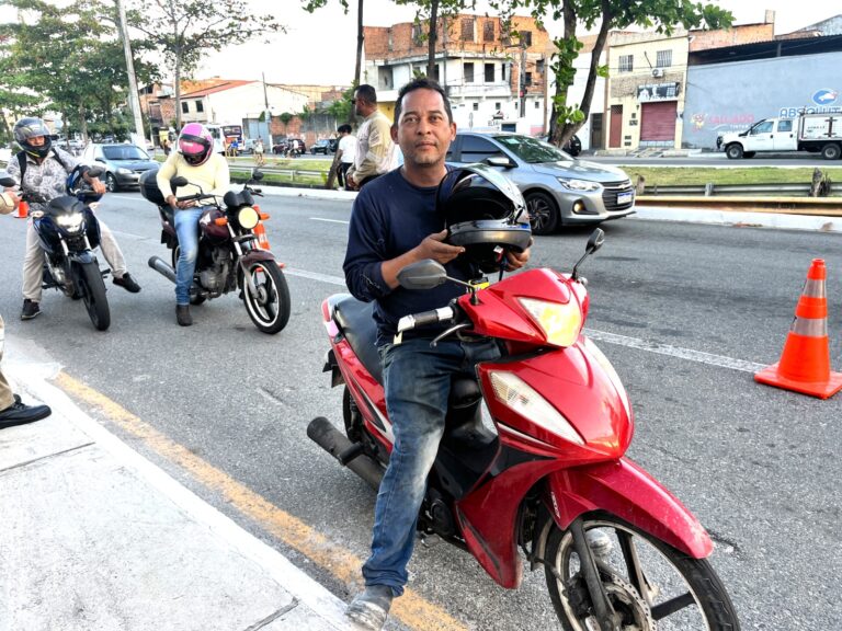 Semana Nacional de Trânsito: SMTT em Movimento leva orientação sobre segurança viária a condutores no bairro Santos Dumont