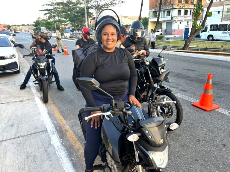 Semana Nacional de Trânsito: SMTT em Movimento leva orientação sobre segurança viária a condutores no bairro Santos Dumont