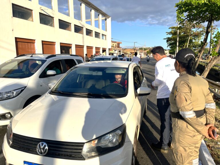 Semana Nacional de Trânsito: SMTT em Movimento leva orientação sobre segurança viária a condutores no bairro Santos Dumont