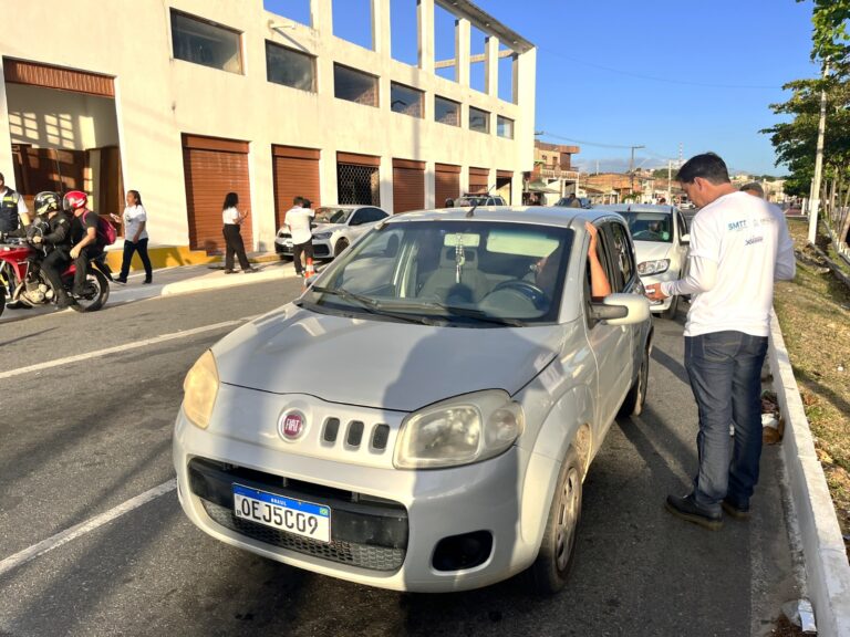 Semana Nacional de Trânsito: SMTT em Movimento leva orientação sobre segurança viária a condutores no bairro Santos Dumont