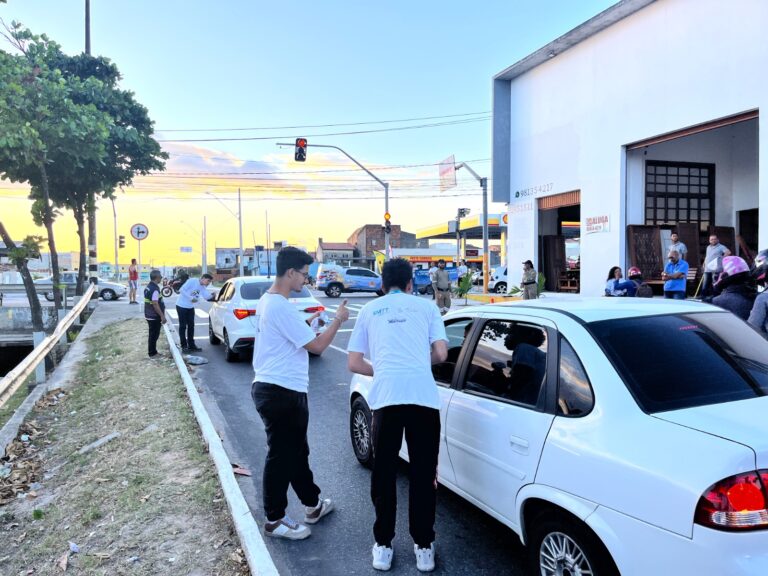 Semana Nacional de Trânsito: SMTT em Movimento leva orientação sobre segurança viária a condutores no bairro Santos Dumont