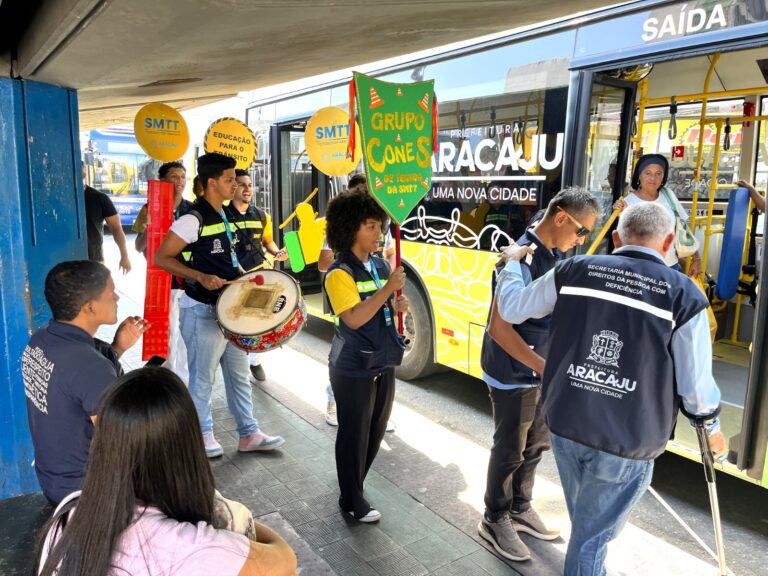Prefeitura de Aracaju realiza ação educativa sobre acessibilidade e inclusão no Terminal do Centro