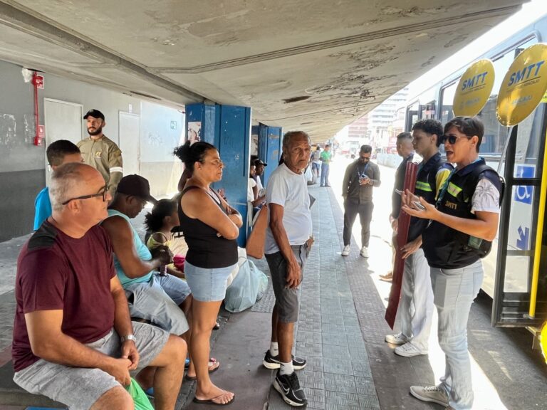 Prefeitura de Aracaju realiza ação educativa sobre acessibilidade e inclusão no Terminal do Centro