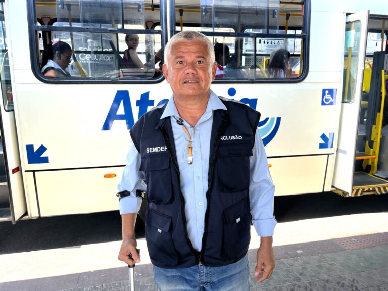 Prefeitura de Aracaju realiza ação educativa sobre acessibilidade e inclusão no Terminal do Centro