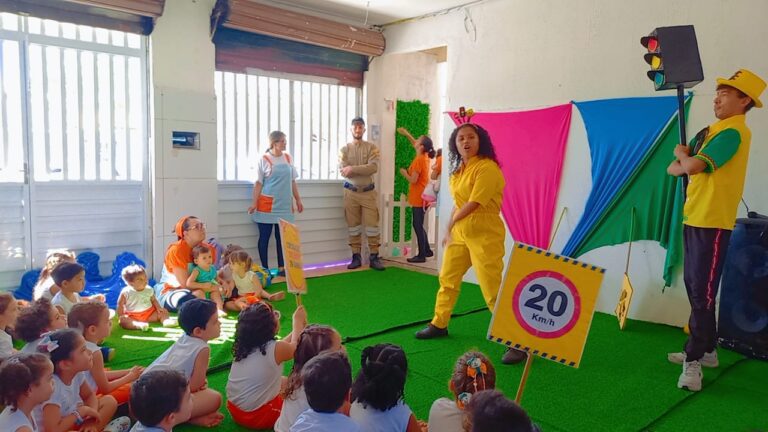 Prefeitura leva ações para crianças e adultos sobre segurança no trânsito em escolas e empresas da capital