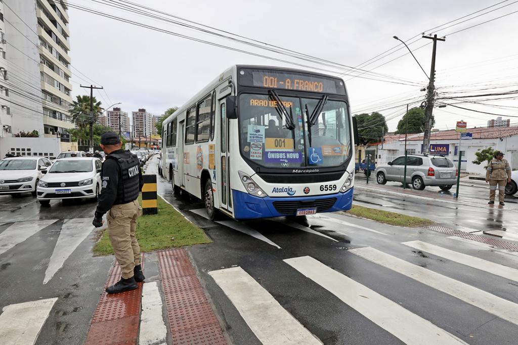 Corredores de ônibus: respeito às faixa exclusivas e lombofaixas é fundamental à mobilidade - SMTT Aracaju