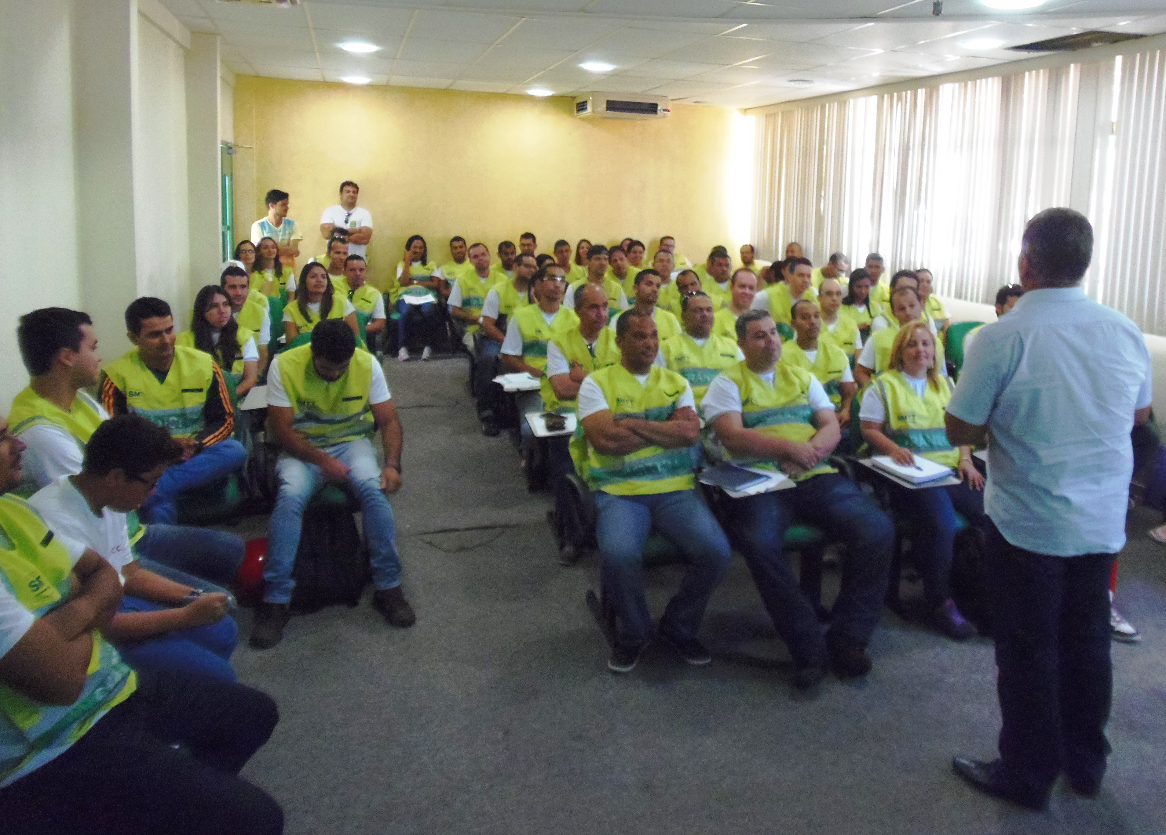 Nelson Felipe e Georlize Teles participam da última aula do curso de formação dos novos agentes - SMTT Aracaju