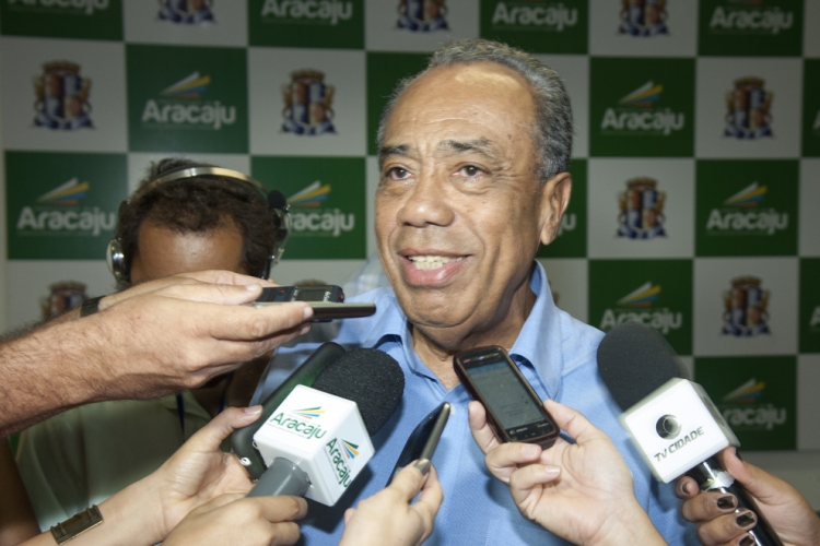 João Alves determina redução da tarifa dos ônibus - SMTT Aracaju