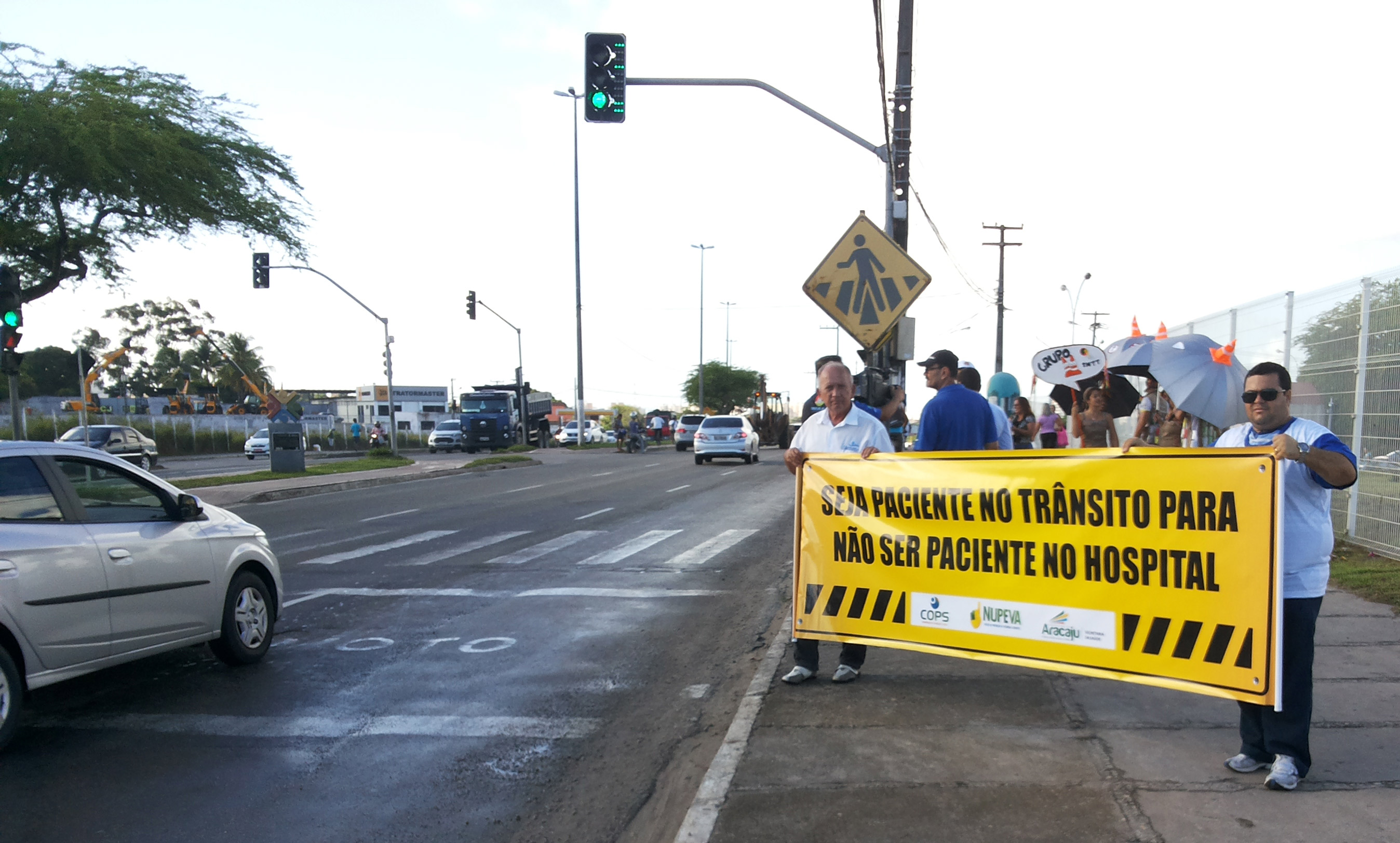 Semana Municipal de Trânsito: Blitz educativa acontece em trecho da avenida Tancredo Neves - SMTT Aracaju