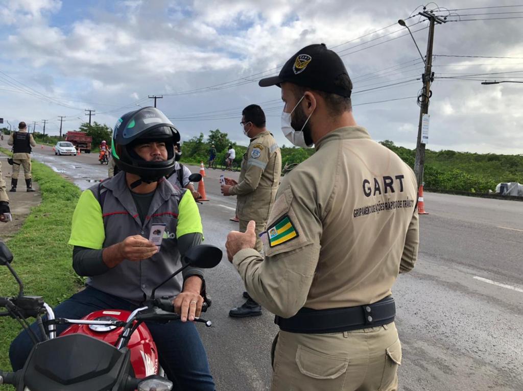 No Dia do Motociclista, SMTT promove blitz educativa em Aracaju - SMTT Aracaju