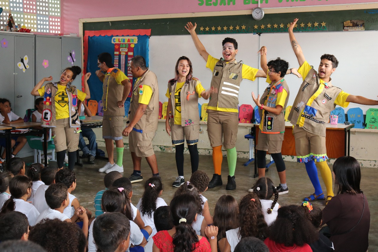 Grupo Cones de Teatro leva diversão e aprendizado à EMEF Bebê Tiúba - SMTT Aracaju