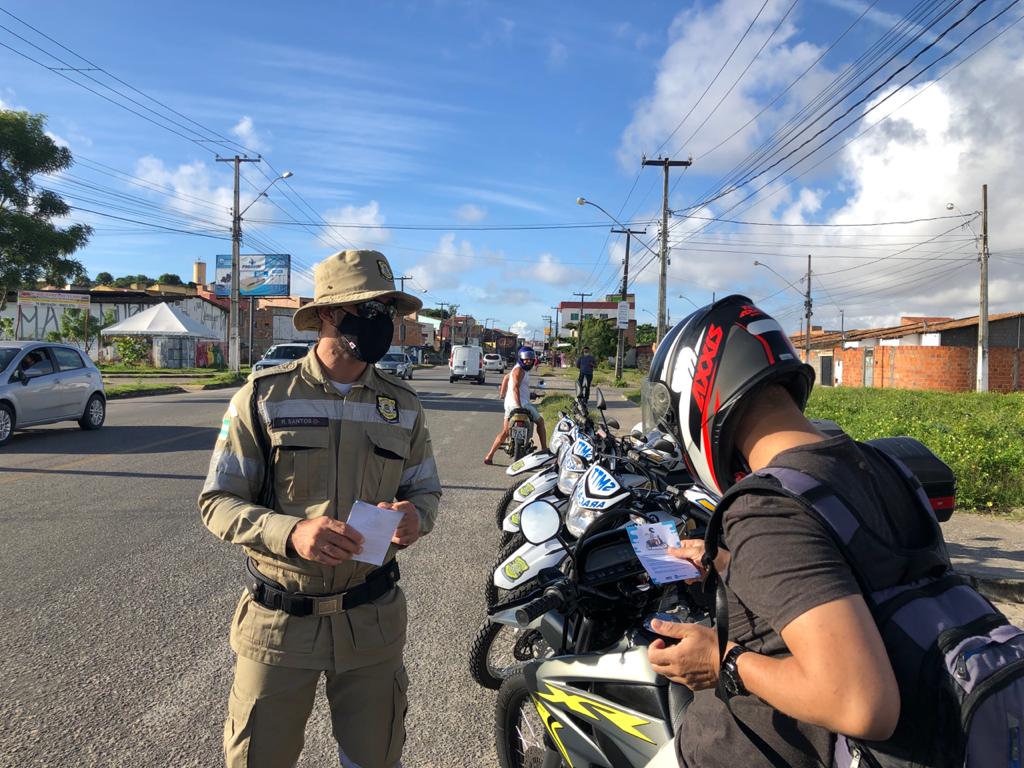 SMTT promove blitze educativa sobre transporte de crianças em motocicletas - SMTT Aracaju