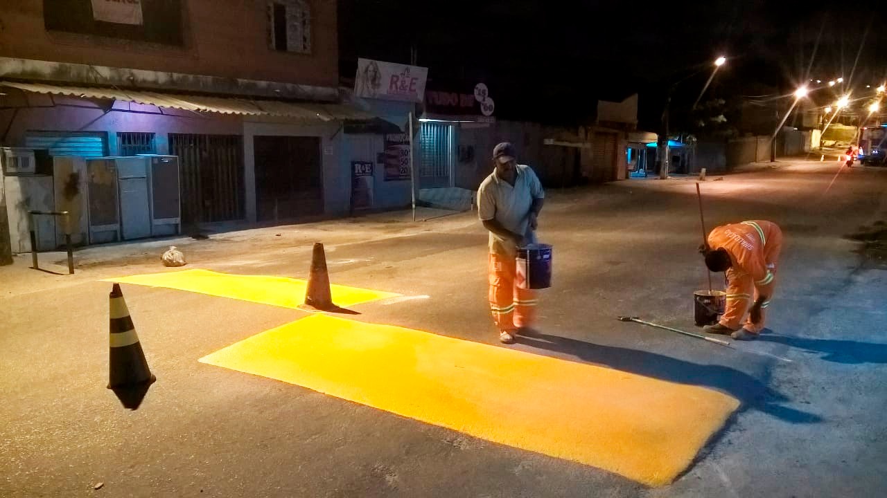 Prefeitura revitaliza sinalização da avenida Paulo Figueiredo Barreto, no Lamarão - SMTT Aracaju