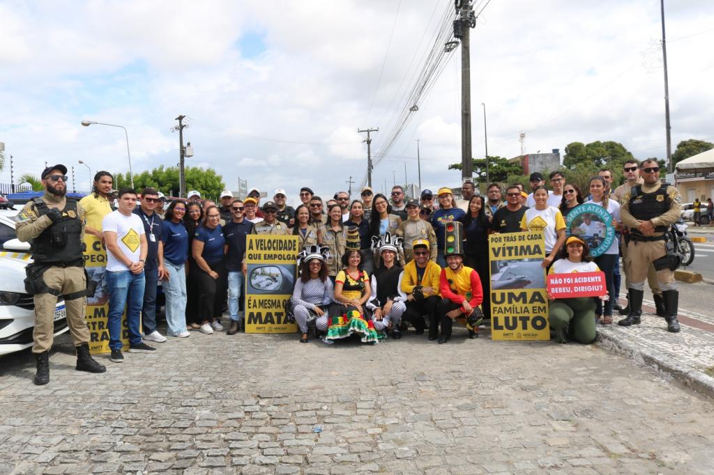 Em ação integrada, SMTT e órgãos parceiros levam orientações sobre cuidados no trânsito - SMTT Aracaju