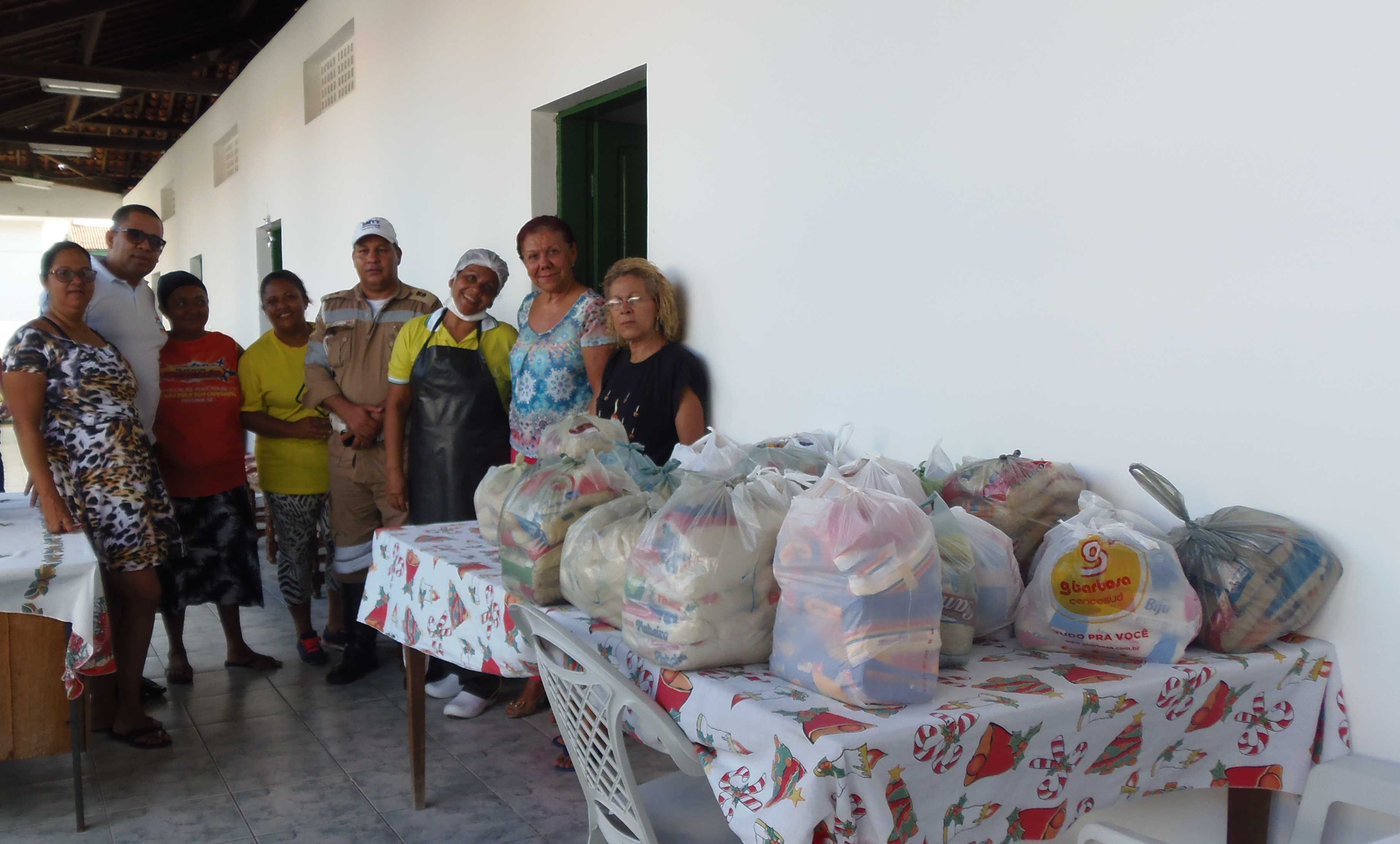 SMTT doa alimentos arrecadados na Corrida Trânsito Vivo para duas instituições sociais - SMTT Aracaju
