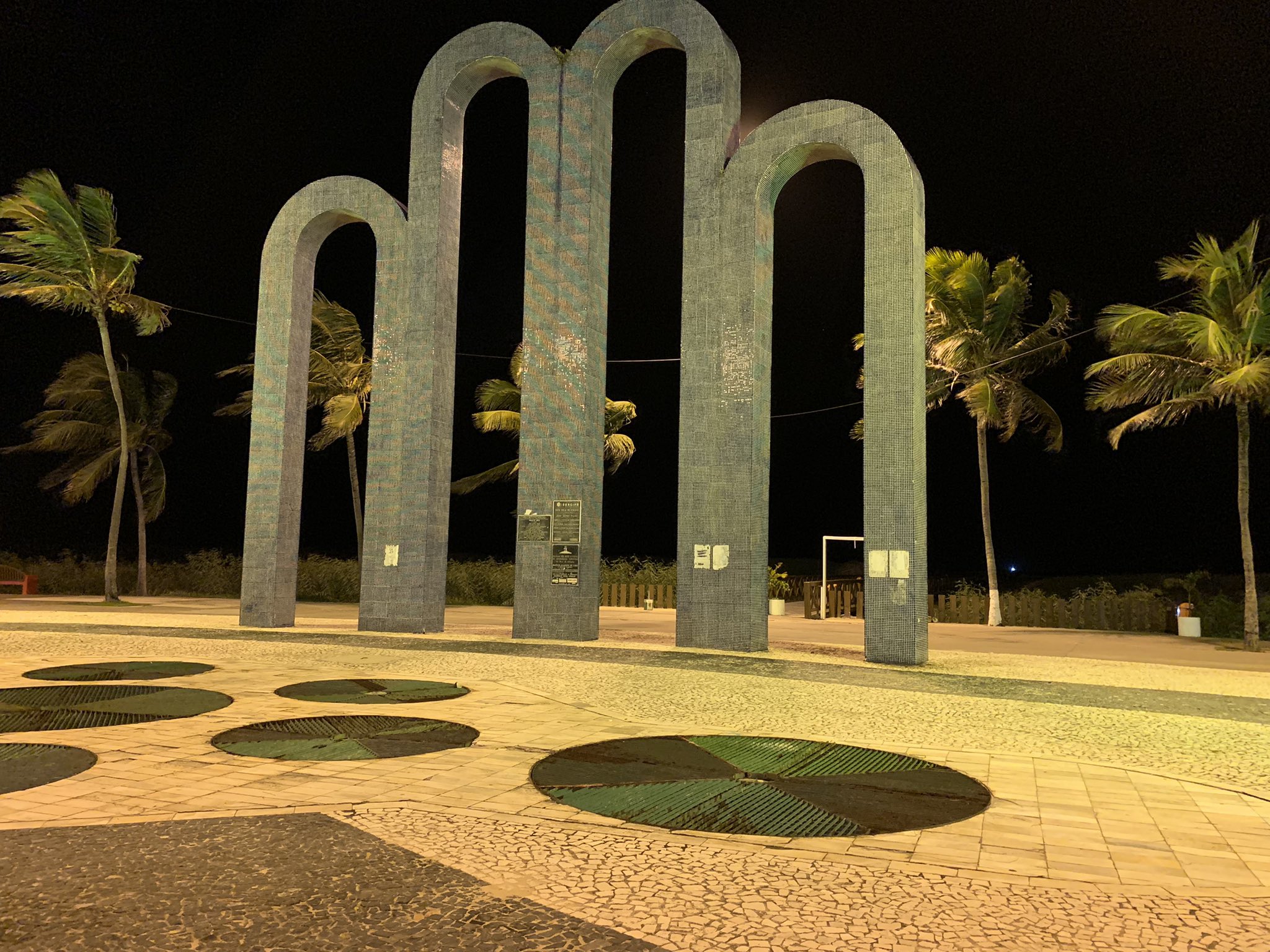 Arcos da Orla recebem iluminação especial para reforçar ações do Maio Amarelo - SMTT Aracaju