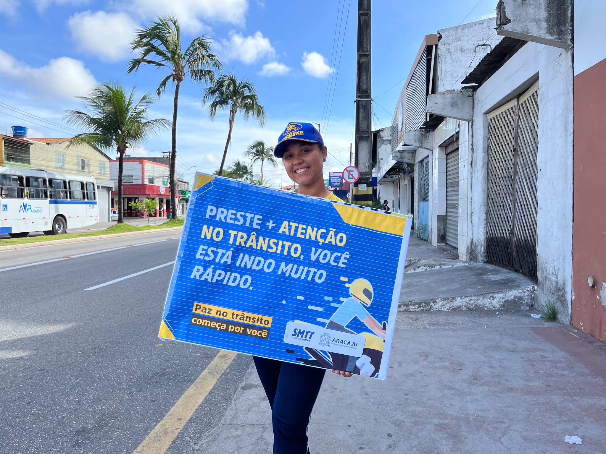 Em ação educativa, Prefeitura reforça importância do respeito às sinalizações na José Carlos Silva - SMTT Aracaju