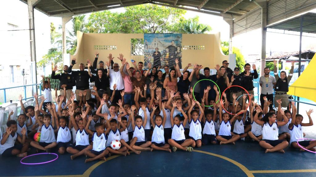 Mês das crianças: SMTT promove tarde de alegria e distribuição de presentes para crianças do Oratório de Bebé - SMTT Aracaju