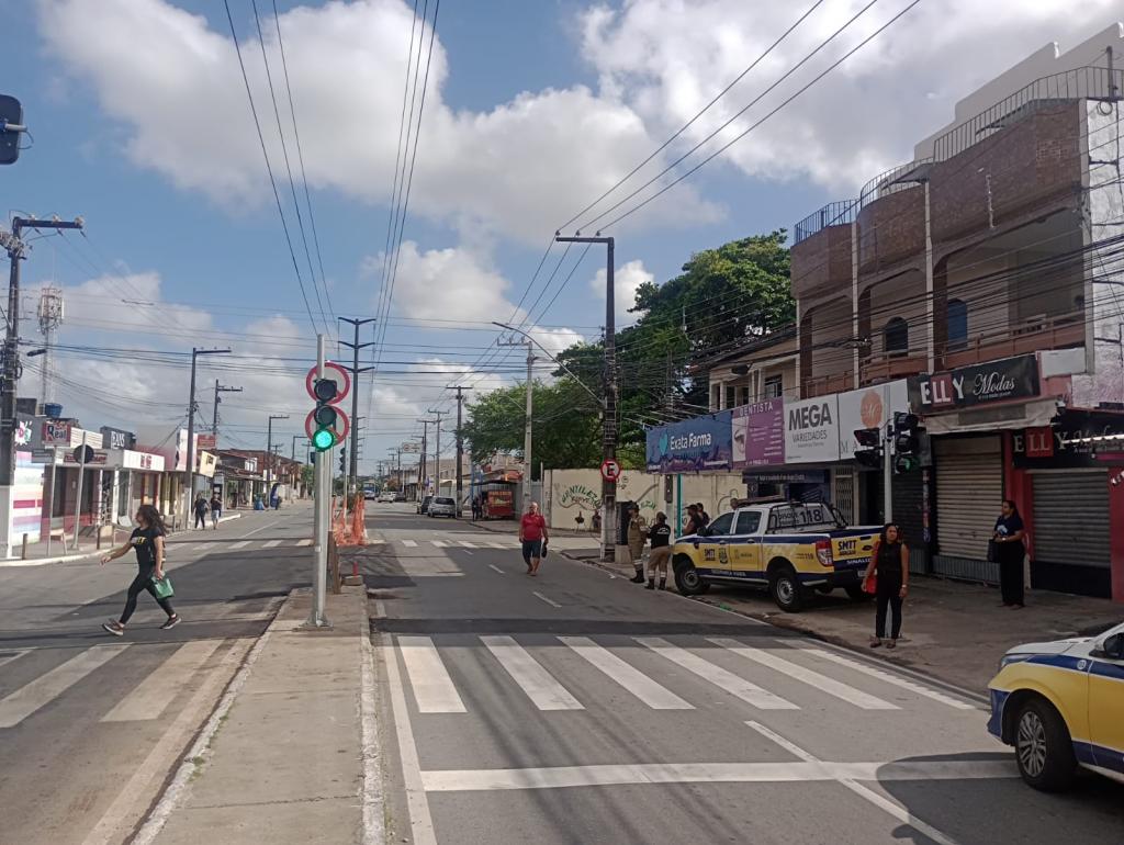 Prefeitura de Aracaju ativa novo semáforo no Bugio e melhora acesso e circulação no bairro - SMTT Aracaju