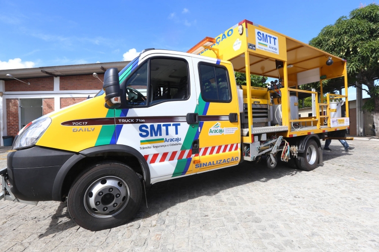 Novo caminhão de pintura vai dinamizar sinalização das ruas - SMTT Aracaju